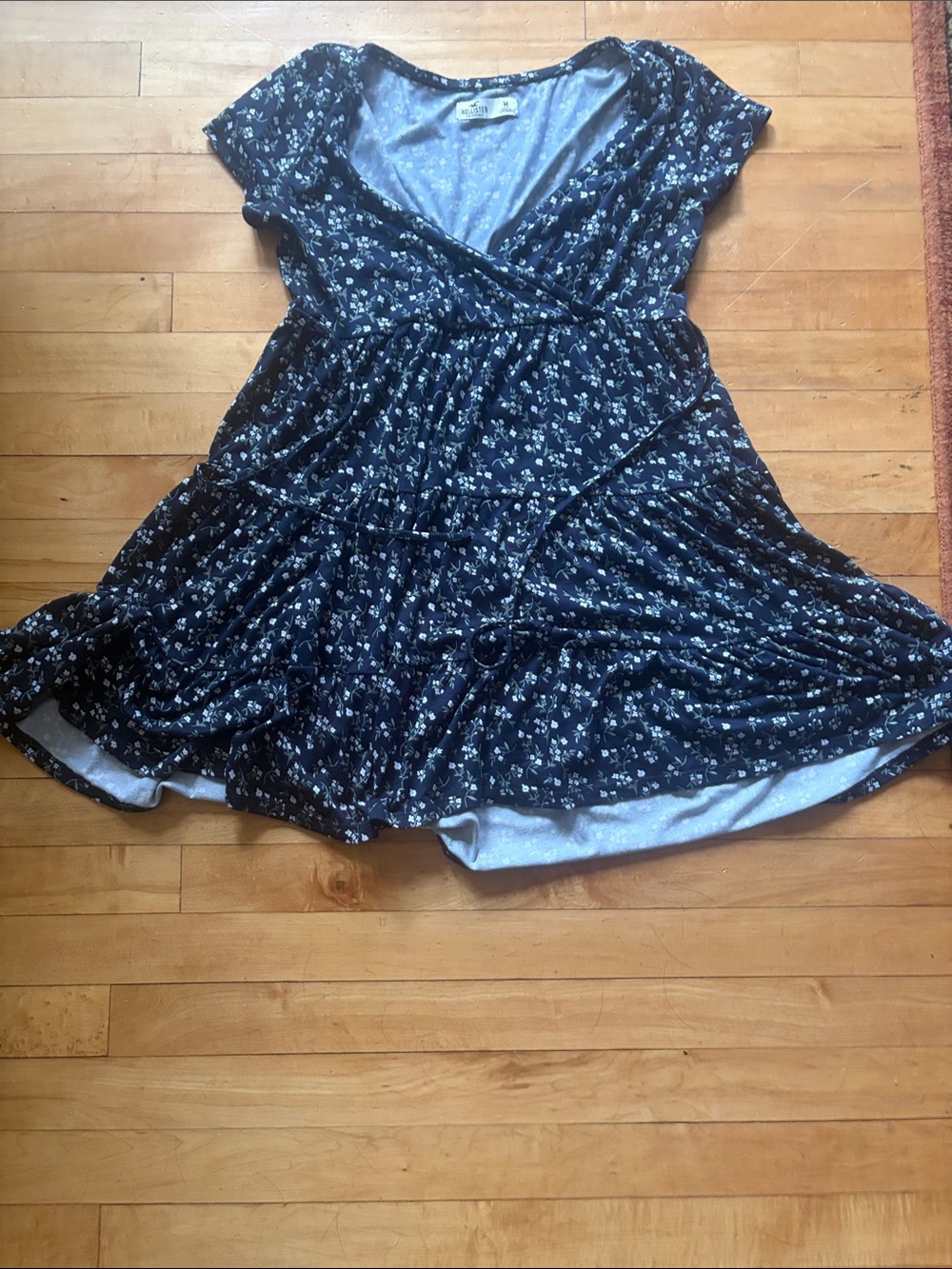 Hollister Navy Floral Wrap-Style Short Sleeve Mini Dress with Side Tie Medium - Picture 6 of 8